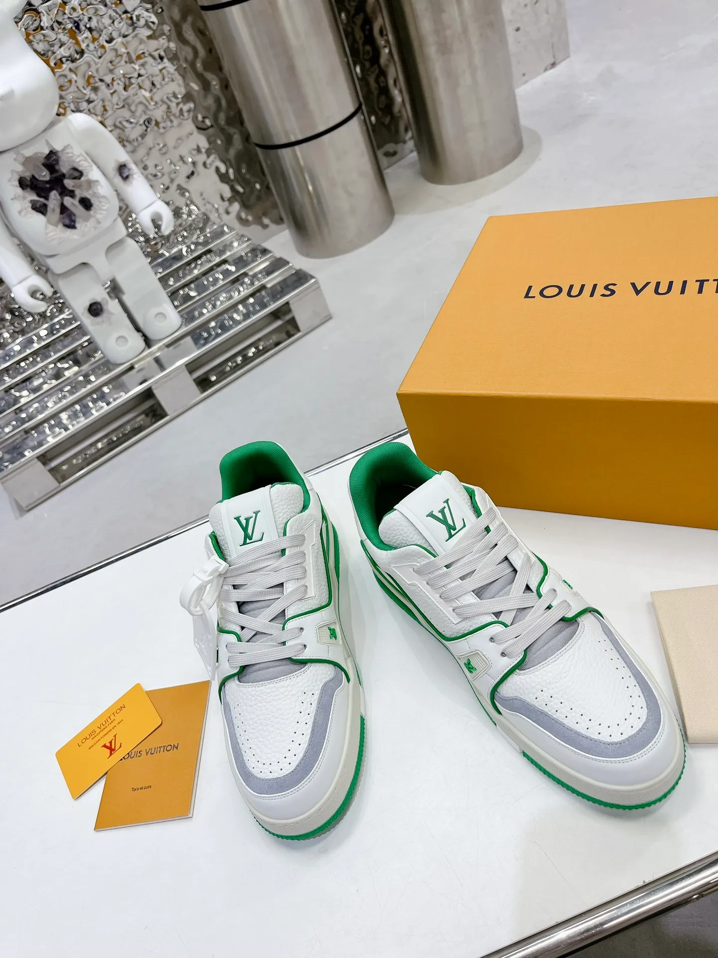 👟👟Ex-factory price 840👟👟 Women's Shoes Factory LV top version 2023 new model Purchasing quality LV~Louis Vuitton Lv TRAINER's best-looking sneakers, Donkey Brand strongly promotes new products, official website limited edition retro basketball sneakers! Both high-cut and low-cut products cost money to purchase an accurate 1:1 replica of the original version. The details are invincible and full of sincerity. The imported and customized original cowhide leather is the same as the original version. The details are 100% restored. The private model customizes the original one-piece T👟👟 ex-factory price U outsole. It is different from other brands. Without the original version, this effect cannot be achieved!    Men's and women's models 35-40 39-45 (45 and 46 are customized and cannot be returned or exchanged)